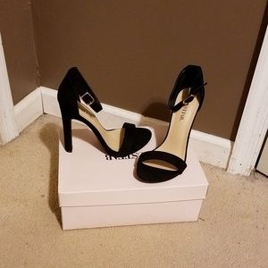 Black heeled sandals - Size 7.5
